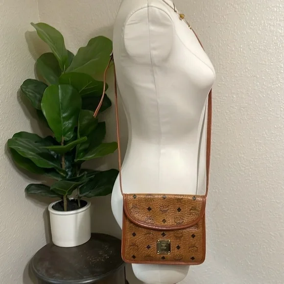 MCM leather crossbody purse - Picture 2 of 9
